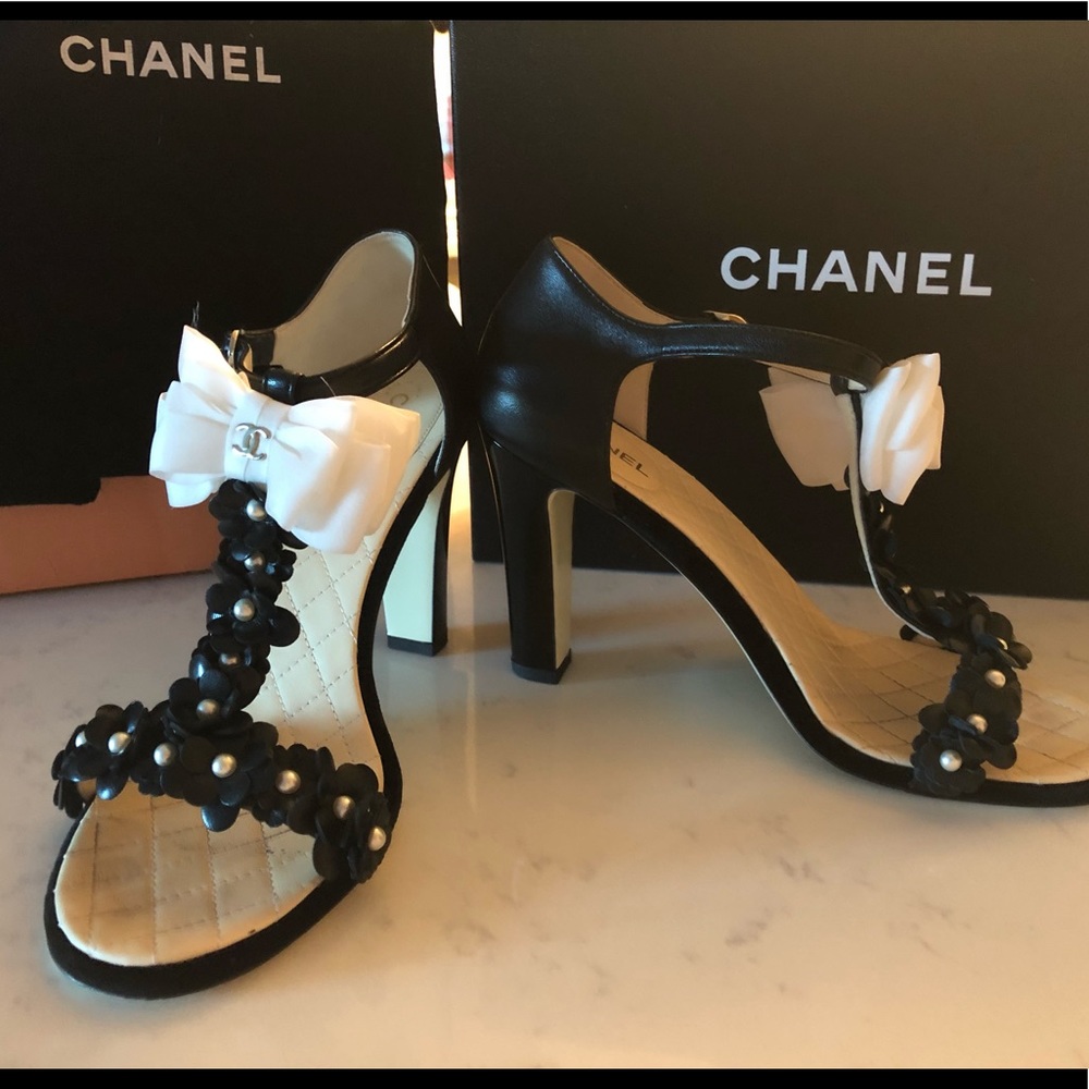 🦋CHANEL Camellia T-strap sandals 🦋 - Picture 5 of 13